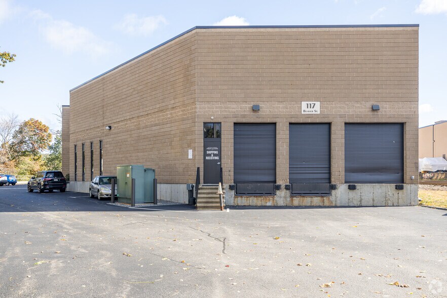 More Photos Of 117 Beaver St, Waltham Warehouse For Lease