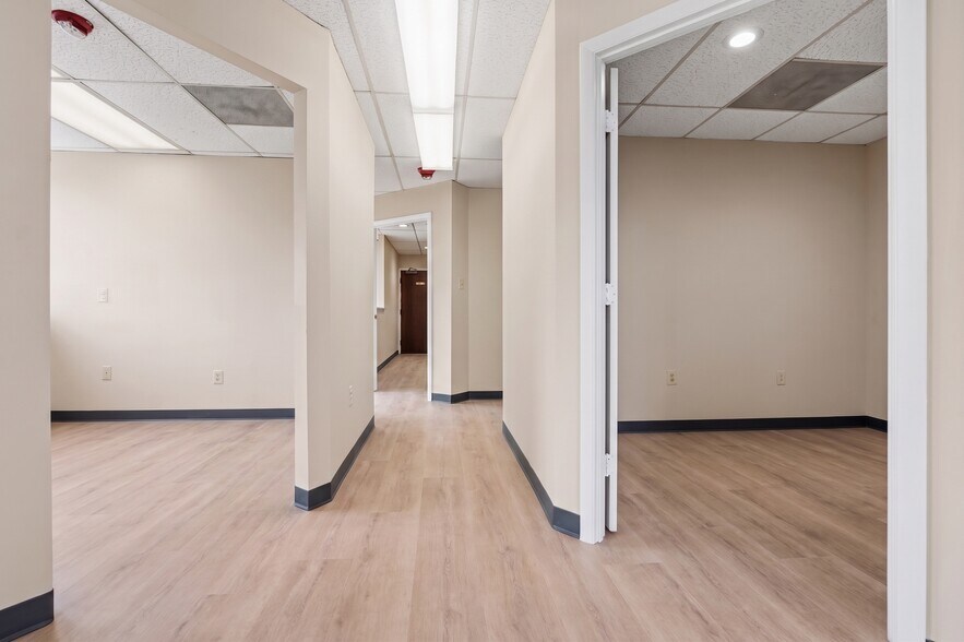More Photos Of 124 Park St SE, Vienna Medical For Lease