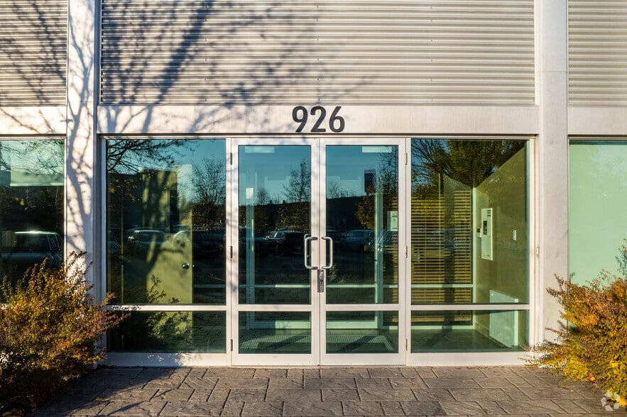 More Photos Of 922-926 St Jacques Paschini, Bois-des-filion Warehouse For Lease
