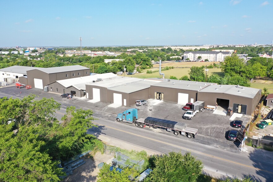 Primary Photo Of 11110 Bluff Bend Dr, Austin Warehouse For Lease