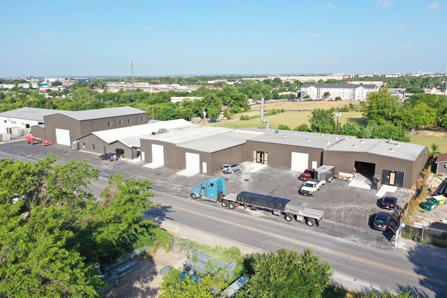More Photos Of 11110 Bluff Bend Dr, Austin Warehouse For Sale