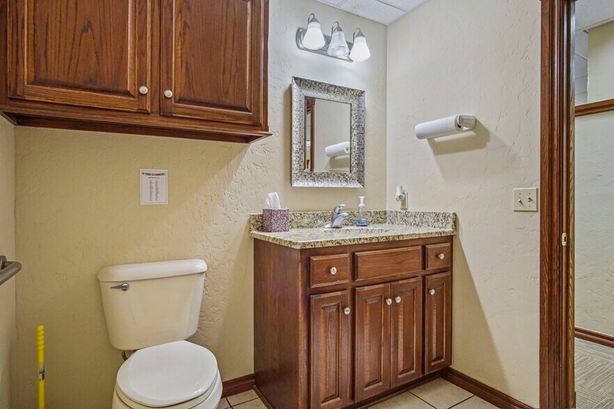 More Photos Of 1006 24th Ave NW, Norman Office For Sale