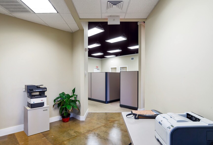 More Photos Of 13830 Jetport Commerce Pky, Fort Myers Warehouse For Lease