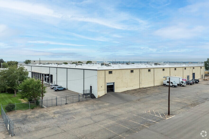 More Photos Of 4800 Dahlia St, Denver Warehouse For Lease
