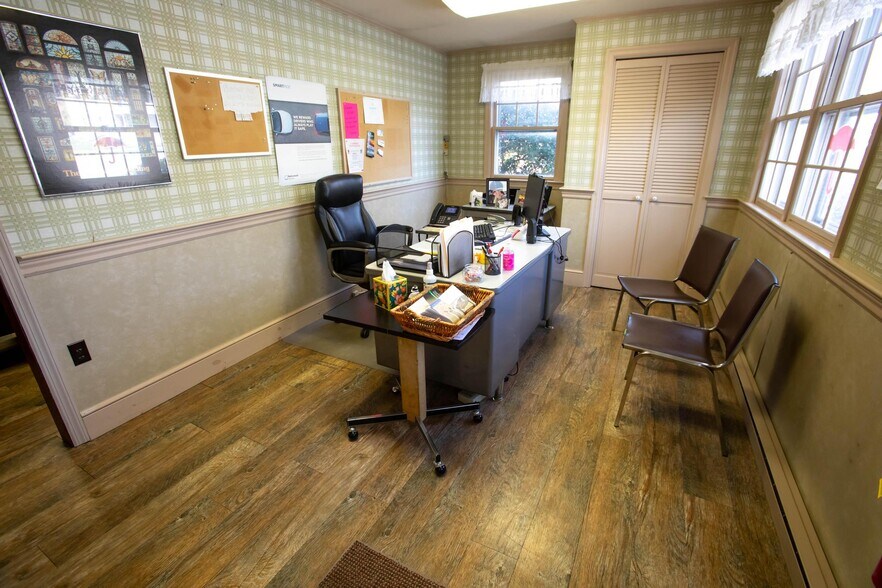 More Photos Of 926 Ben Franklin Hwy E, Douglassville Office For Sale