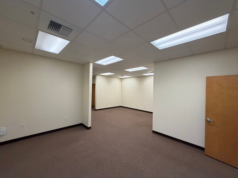 More Photos Of 854-880 S Duncan Dr, Tavares Office For Lease