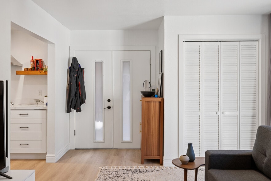 More Photos Of 250 Red Hill Ave, San Anselmo Apartments For Sale