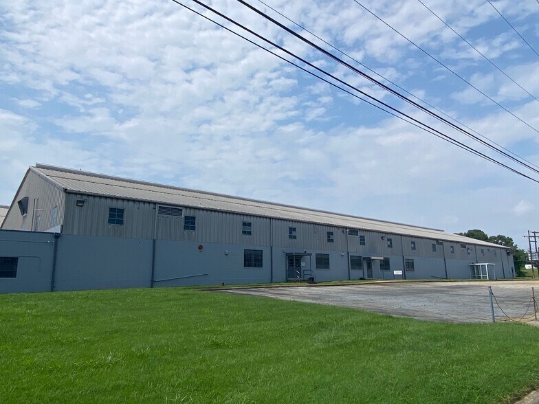 More Photos Of 140 Blue Bell Rd, Greensboro Industrial For Sale