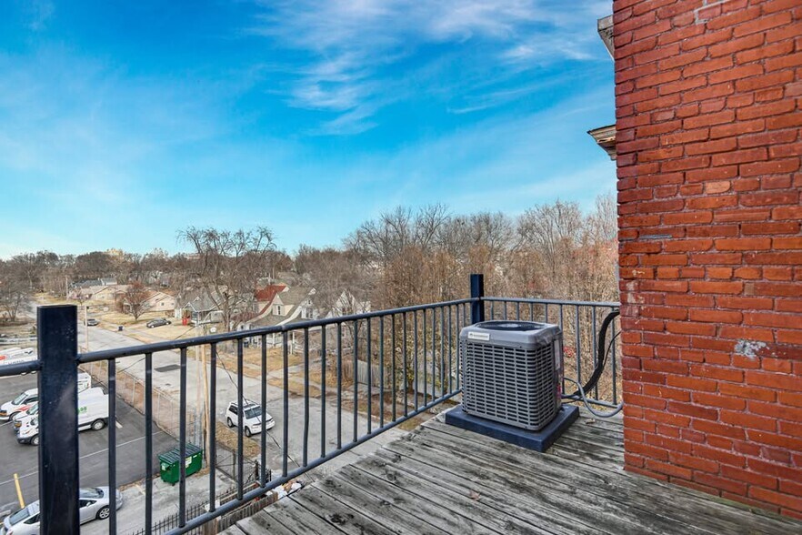 More Photos Of 1114 E Armour Blvd, Kansas City Apartments For Sale