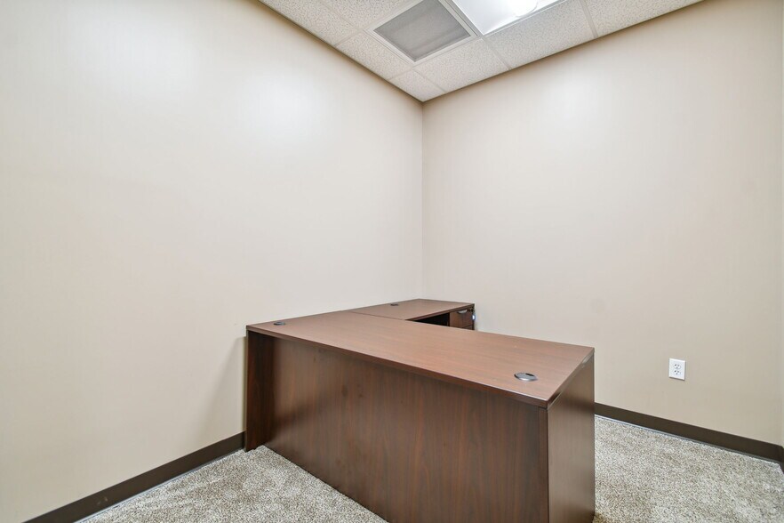 More Photos Of 6740 Crosswinds Dr, Saint Petersburg Coworking Space