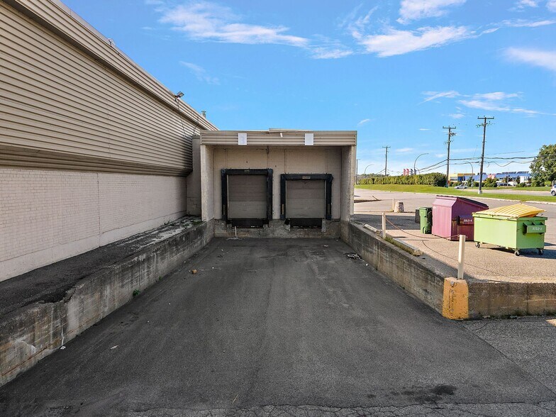 More Photos Of 6265 Ch De La Côte-De-Liesse, Saint-Laurent Warehouse For Lease