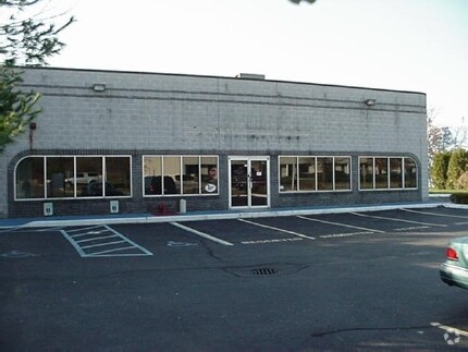 More Photos Of 28 Old Dock Rd, Yaphank Warehouse For Sale