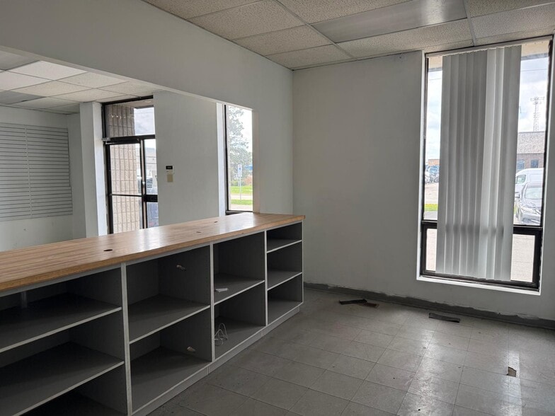 More Photos Of 80 Hale Rd, Brampton Warehouse For Sale