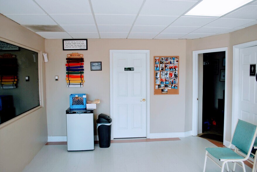 More Photos Of 6003 Main St, Lula Storefront Retail Office For Sale