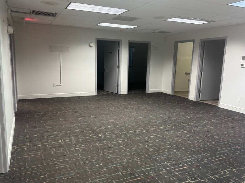 More Photos Of 2233 N Commerce Pky, Weston Office For Lease