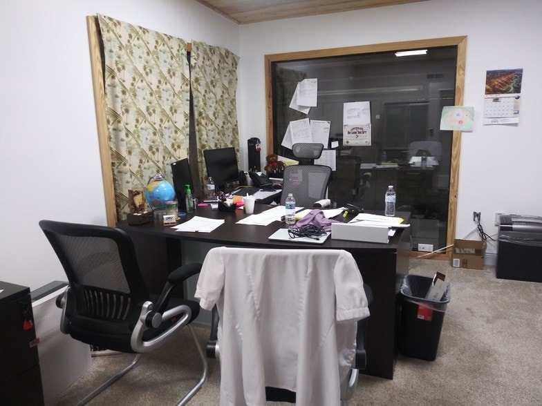 More Photos Of 5017 N Coolidge Dr, Tampa Warehouse For Lease