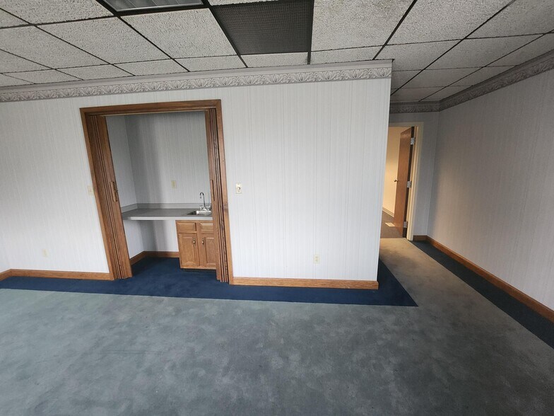 More Photos Of 2600 Zion Rd, Henderson Office For Sale