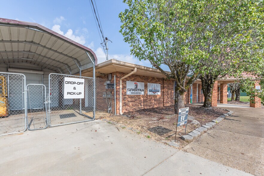 More Photos Of 300 Alamar St, Fort Oglethorpe General Retail For Sale