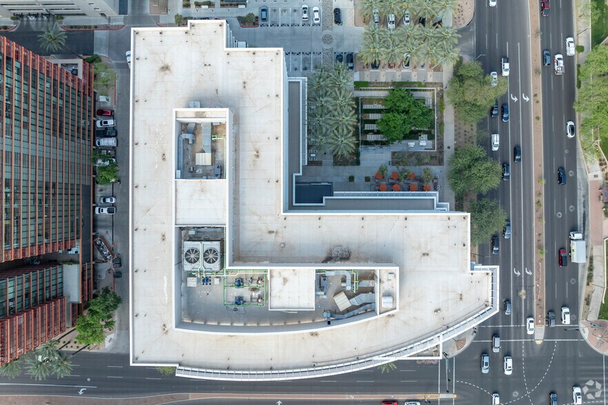 More Photos Of 2375 E Camelback Rd, Phoenix Office For Lease