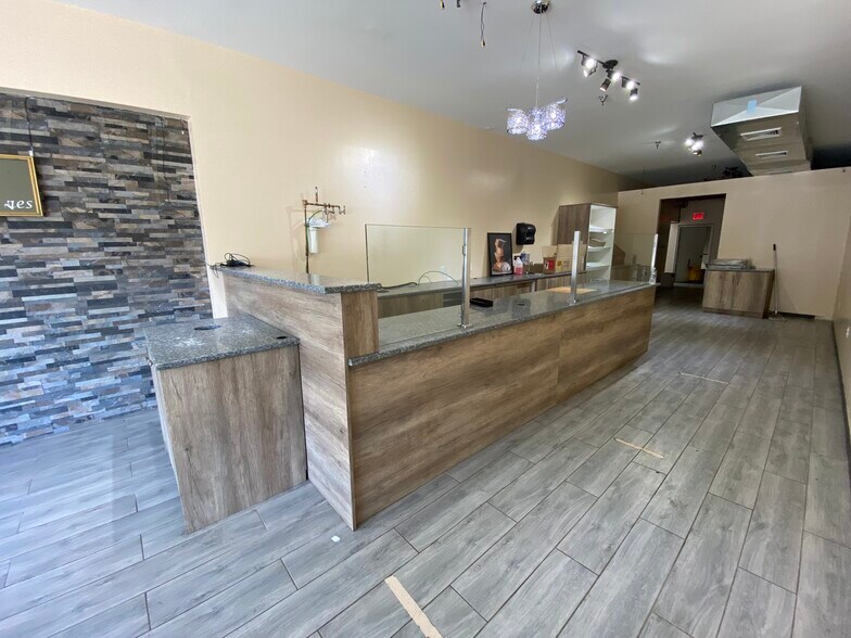 More Photos Of 206-04-206-24 Hillside Ave, Queens Village Storefront For Lease