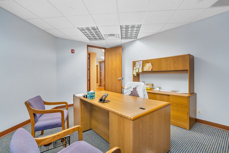 More Photos Of 1 TransAm Plaza Dr, Oakbrook Terrace Office For Sale