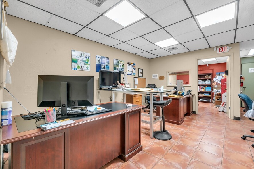 More Photos Of 1060 E 24th St, Hialeah Warehouse For Sale