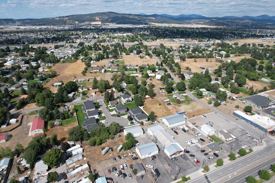 More Photos Of 17809 E Appleway Ave, Spokane Valley Showroom For Lease