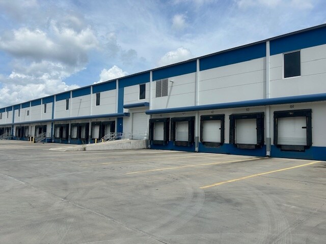 More Photos Of 830 Drop Off Dr, Summerville Warehouse For Lease