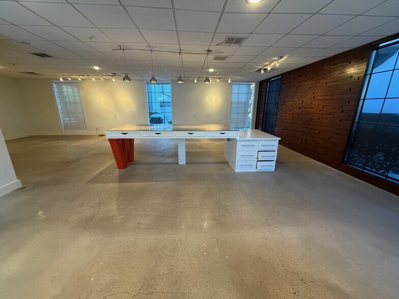 More Photos Of 2411 E Skelly Dr, Tulsa Loft Creative Space For Sale