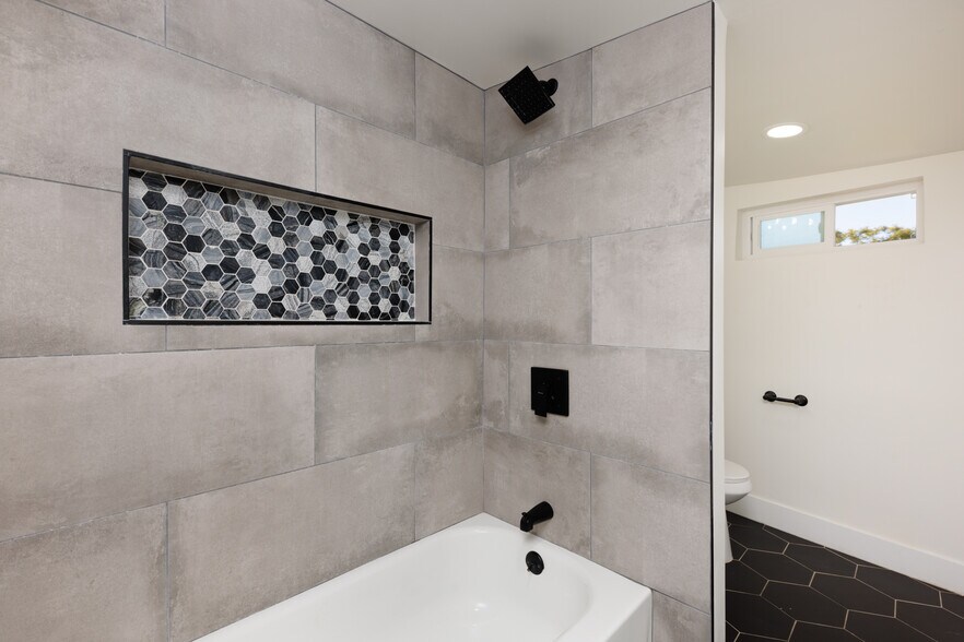 More Photos Of 6283 Lorca Dr, San Diego Apartments For Sale