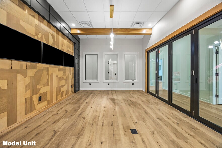 More Photos Of 4103 SW 2nd St, Bentonville Office For Lease