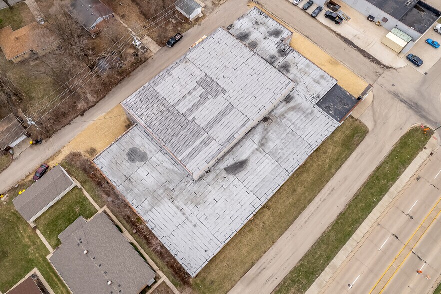 More Photos Of 3944 Auburn St, Rockford Warehouse For Lease