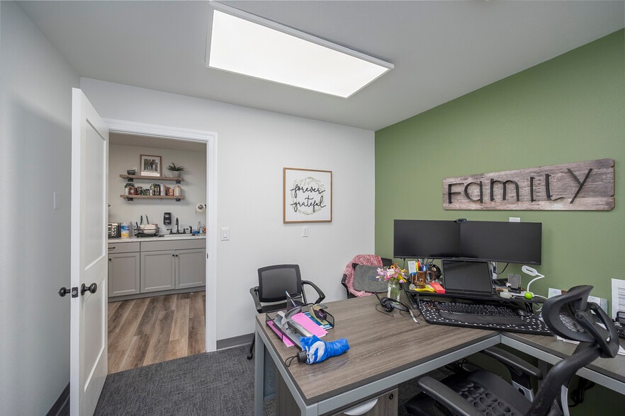 More Photos Of 830 Sharon Ave E, Moses Lake Office For Sale