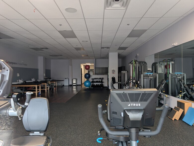 More Photos Of 4327-4329 W Andrew Johnson Hwy, Morristown General Retail For Lease