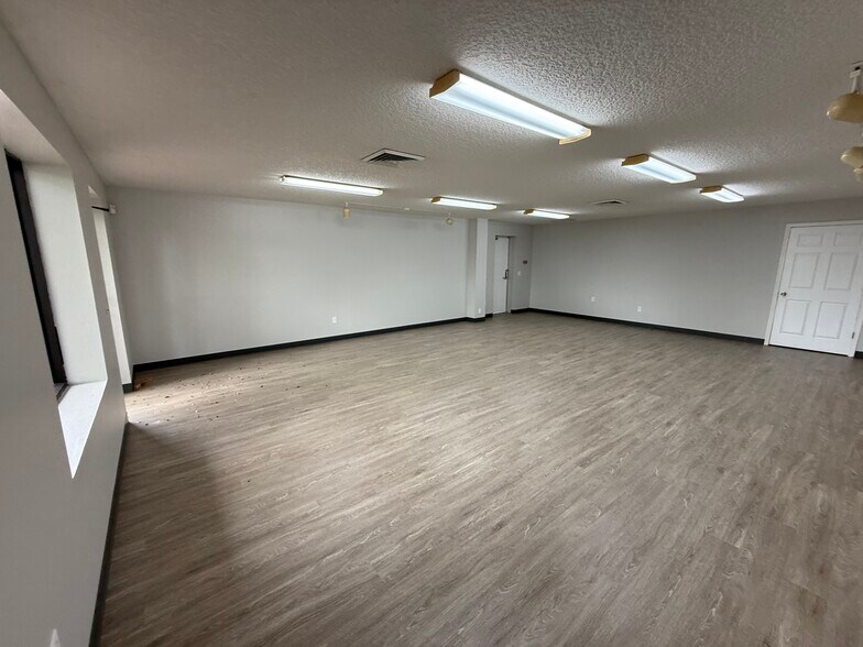 More Photos Of 850500 Us-17, Yulee Auto Repair For Lease