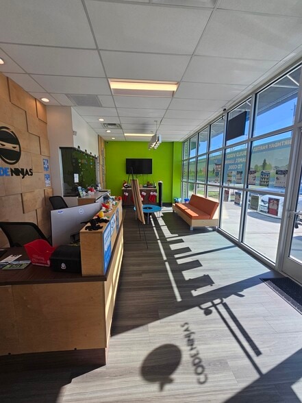 More Photos Of 7315 Fairmont Pkwy, Pasadena Storefront For Lease