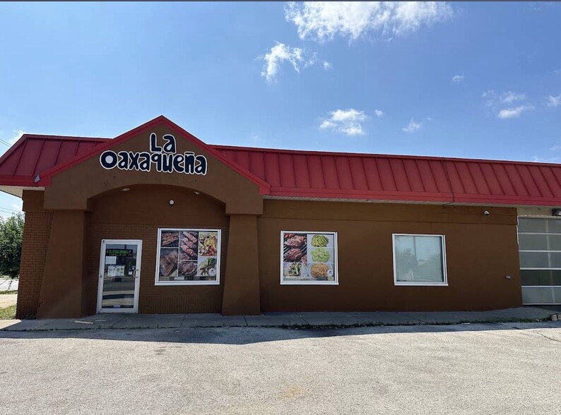 Primary Photo Of 5401 N Lovers Lane Rd, Milwaukee Service Station For Lease