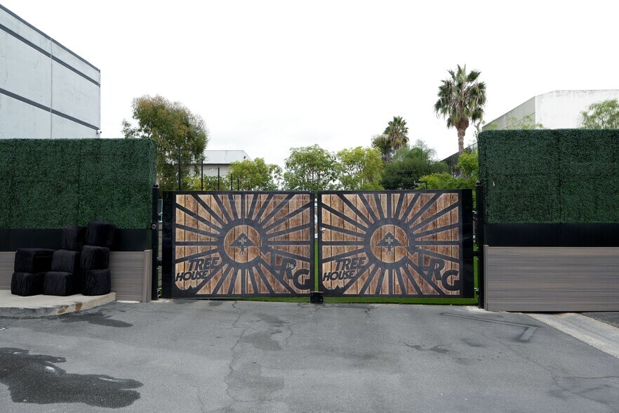 More Photos Of 7 Studebaker, Irvine Light Distribution For Lease