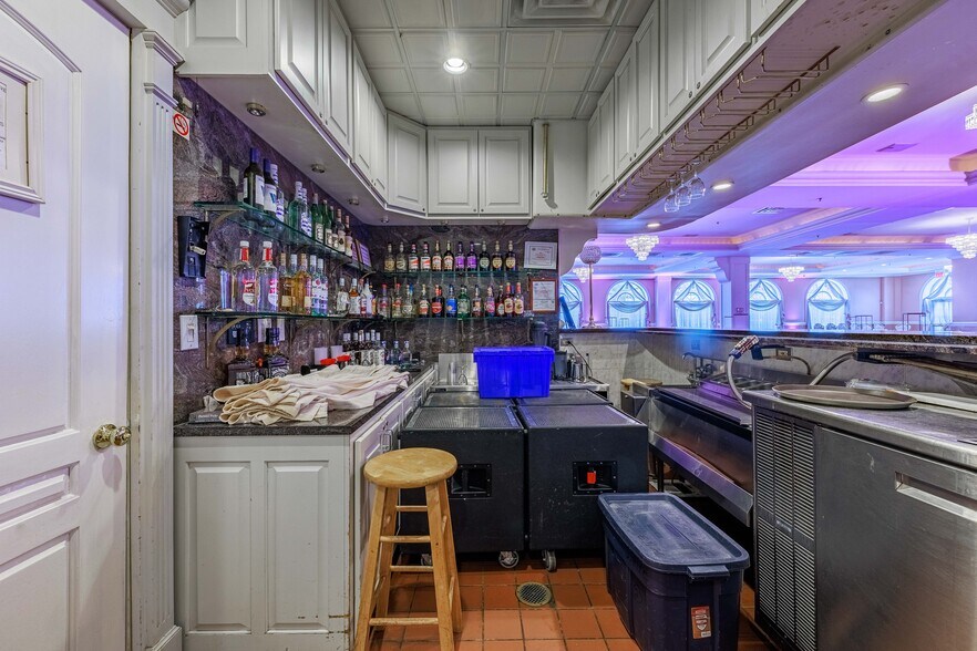 More Photos Of 3237 S Harlem Ave, Berwyn Specialty For Sale