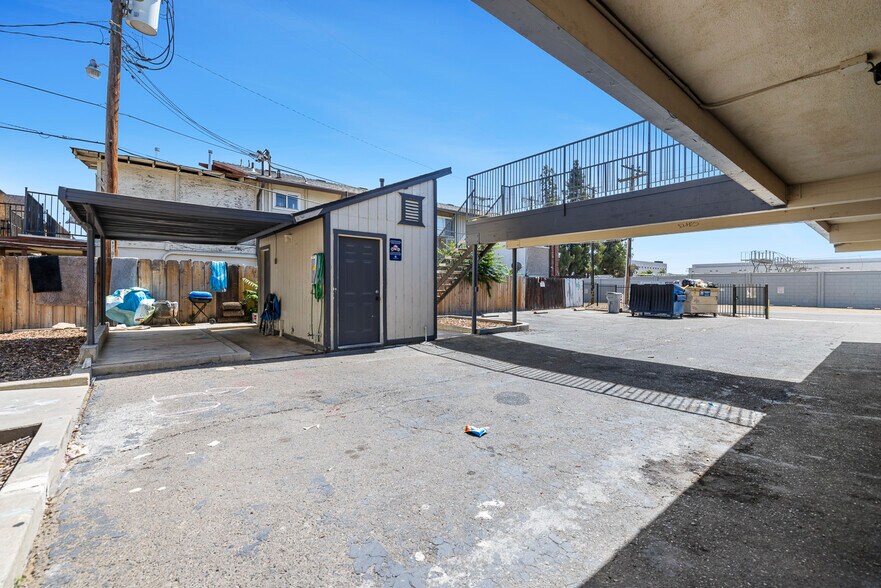 More Photos Of 1911 E Saginaw Way, Fresno Apartments For Sale