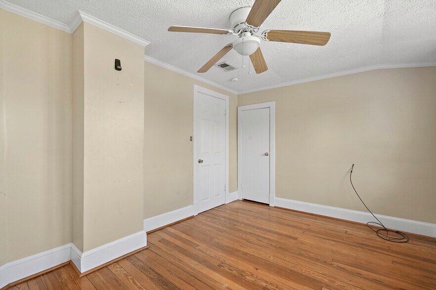 More Photos Of 41 E Colonial Hwy, Hamilton Freestanding For Sale