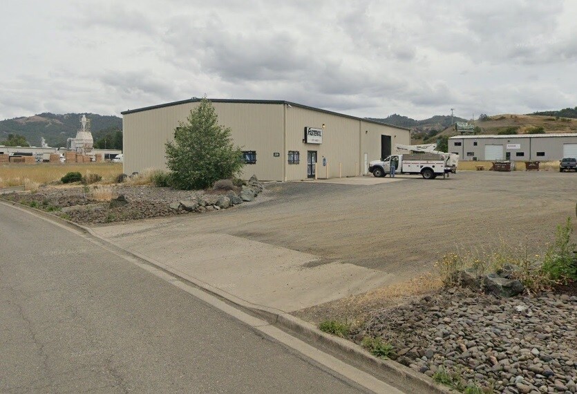 More Photos Of 239 Industrial Dr, Roseburg Warehouse For Lease