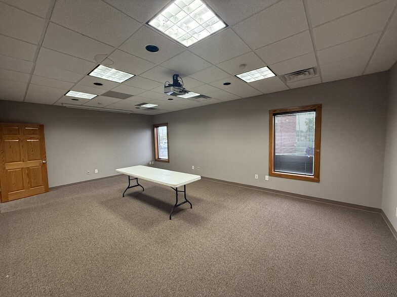 More Photos Of 1980-1986 NW Copper Oaks Cir, Blue Springs Office For Sale