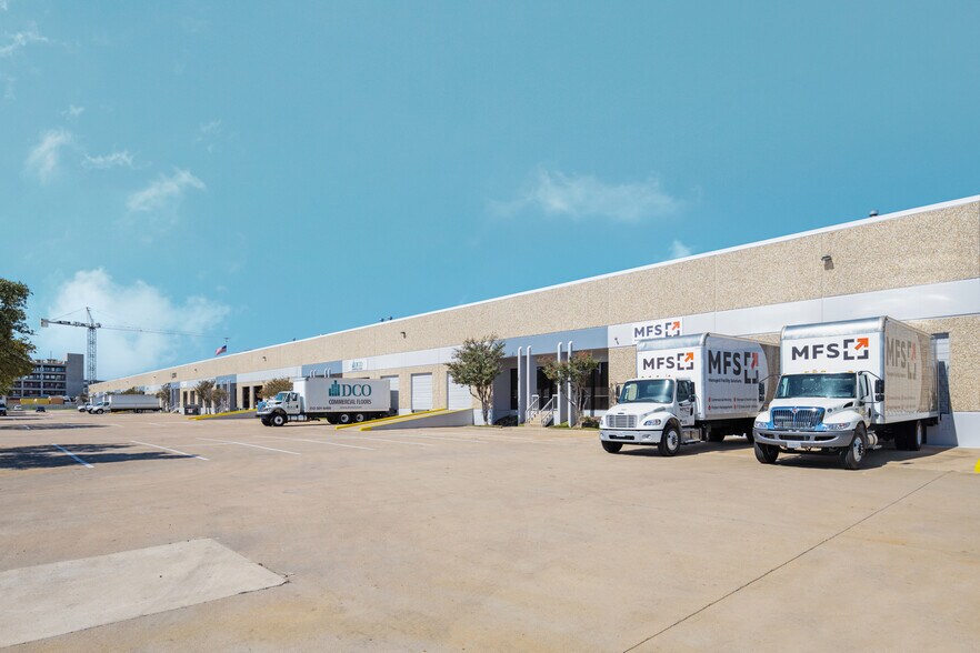 More Photos Of 2200 Denton Dr, Austin Warehouse For Lease