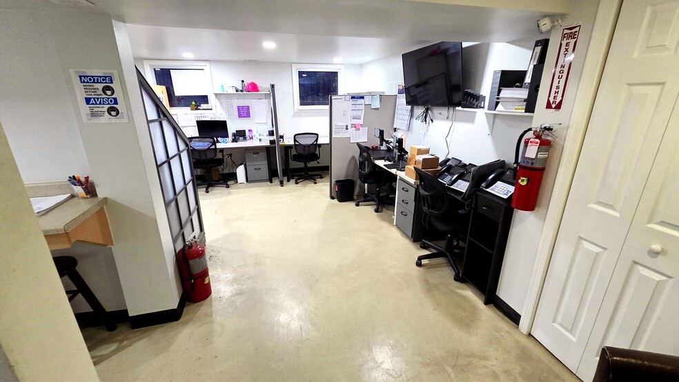 More Photos Of 2808 Douglas St NE, Washington Office For Sale