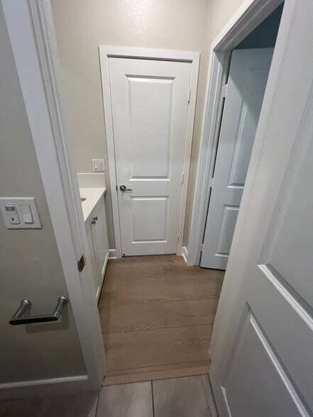 More Photos Of 3005 Cochran St, Simi Valley Specialty For Lease