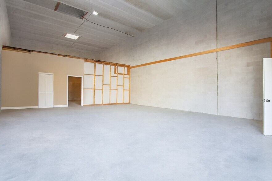 More Photos Of 14200-14238 SW 136th St, Miami Light Manufacturing For Sale