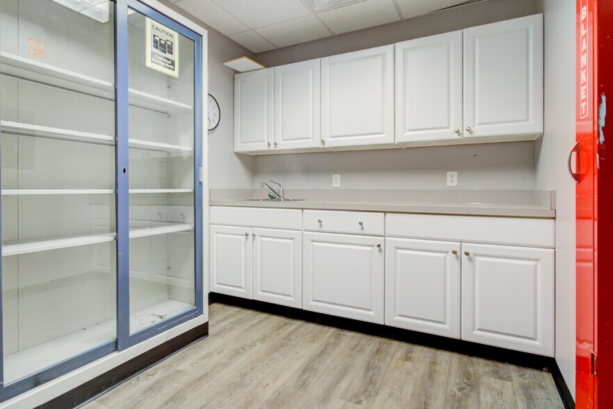 More Photos Of 959 Illinois Ave, Maumee Office For Sale