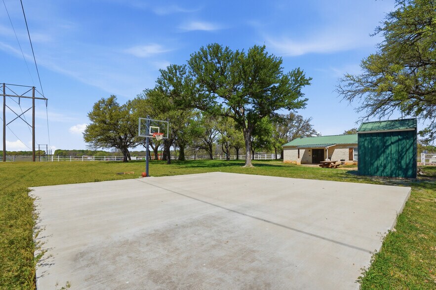 More Photos Of 5860 N FM 51, Weatherford Trailer Camper Park For Sale