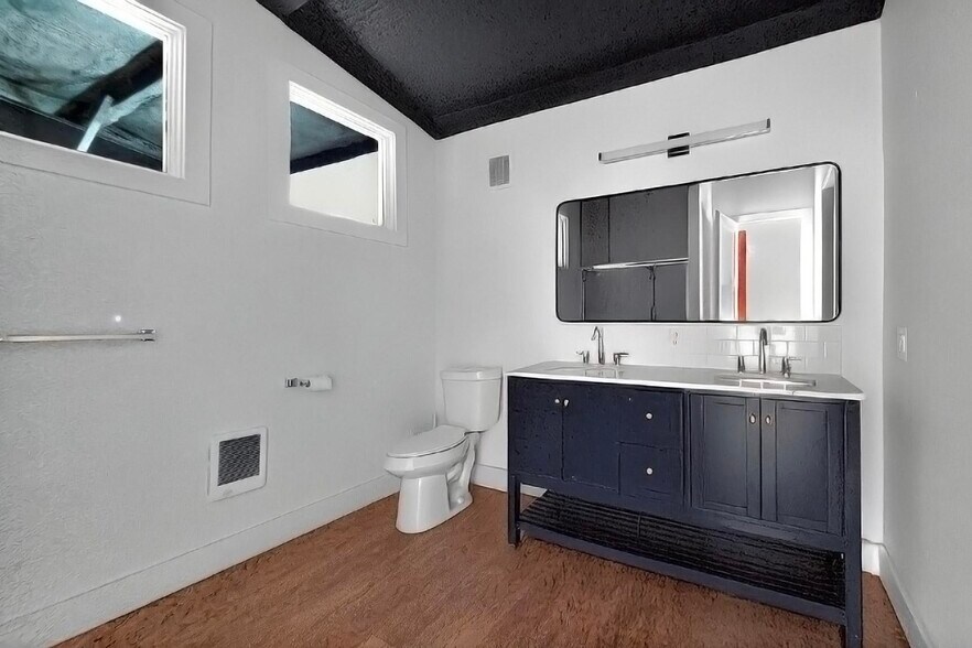 More Photos Of 11544 Cockleburr Rd, Roanoke Warehouse For Lease